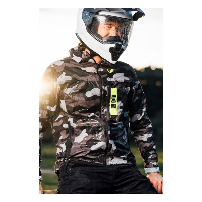 By City Chubasquero militar