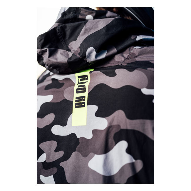 By City Chubasquero militar