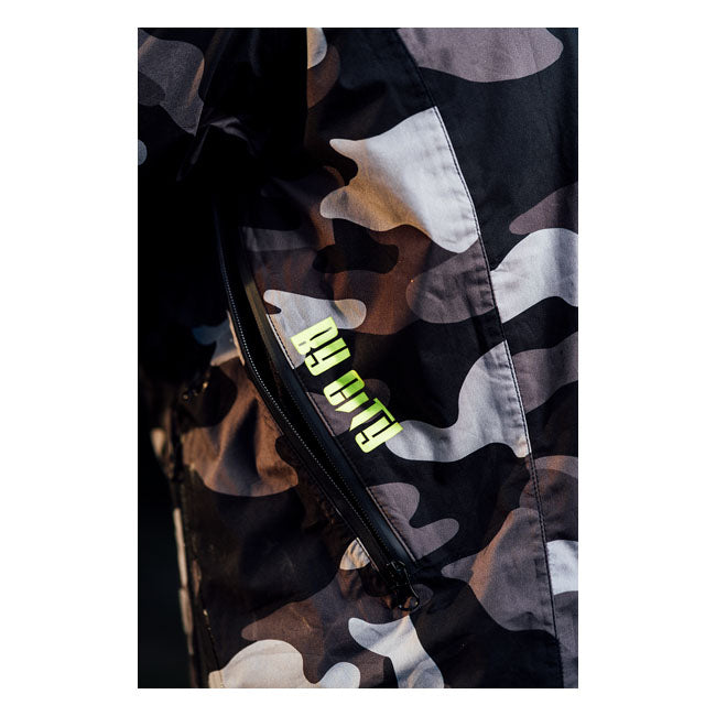 By City Chubasquero militar