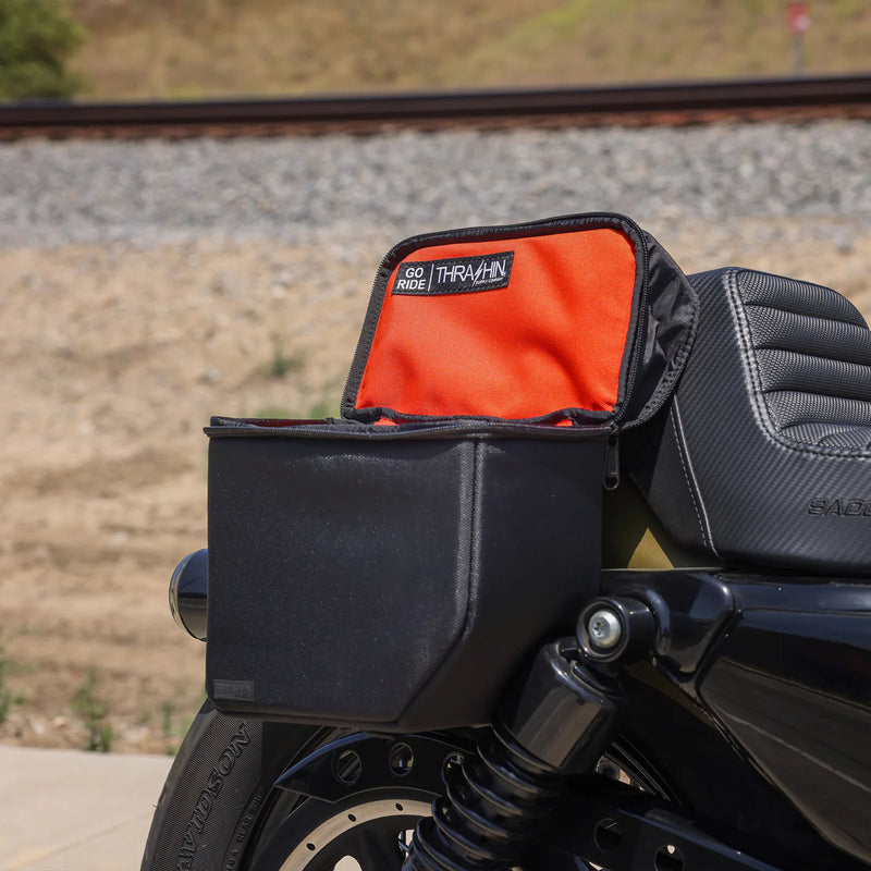 Thrashin Supply Mini Essential 8L Juego de alforjas para motocicleta