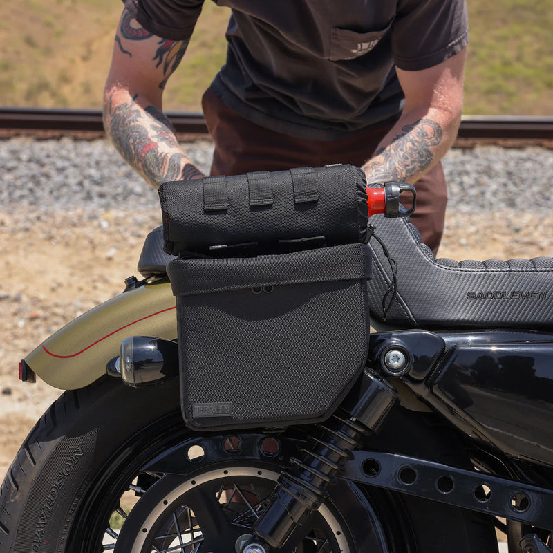 Thrashin Supply Mini Essential 8L Juego de alforjas para motocicleta