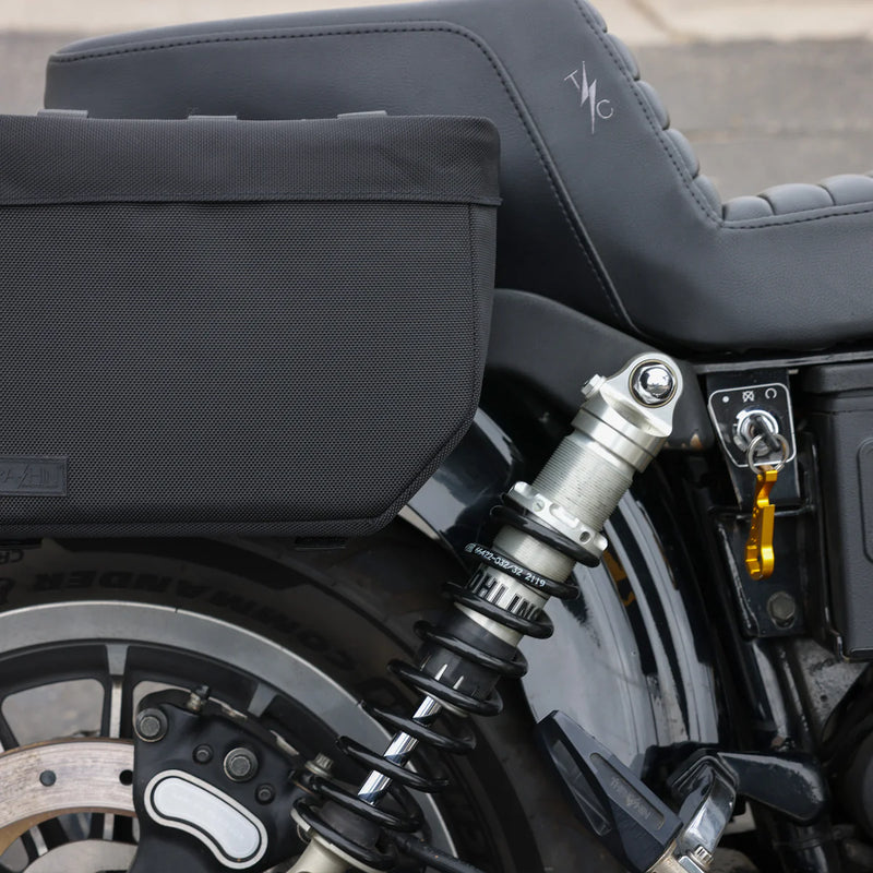 Thrashin Supply Essential Base 10L Juego de alforjas para motocicleta
