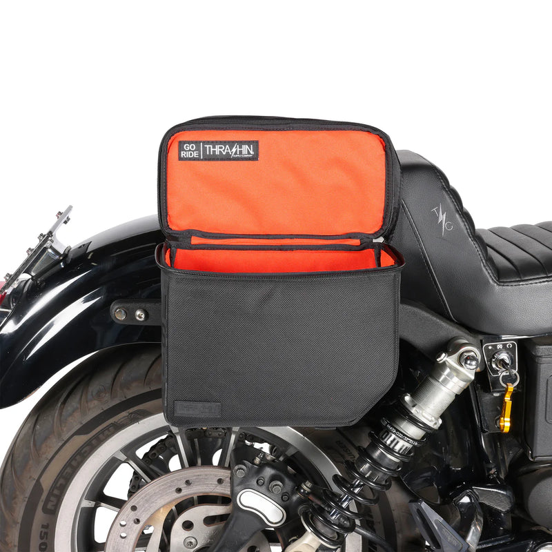 Thrashin Supply Essential Base 10L Juego de alforjas para motocicleta