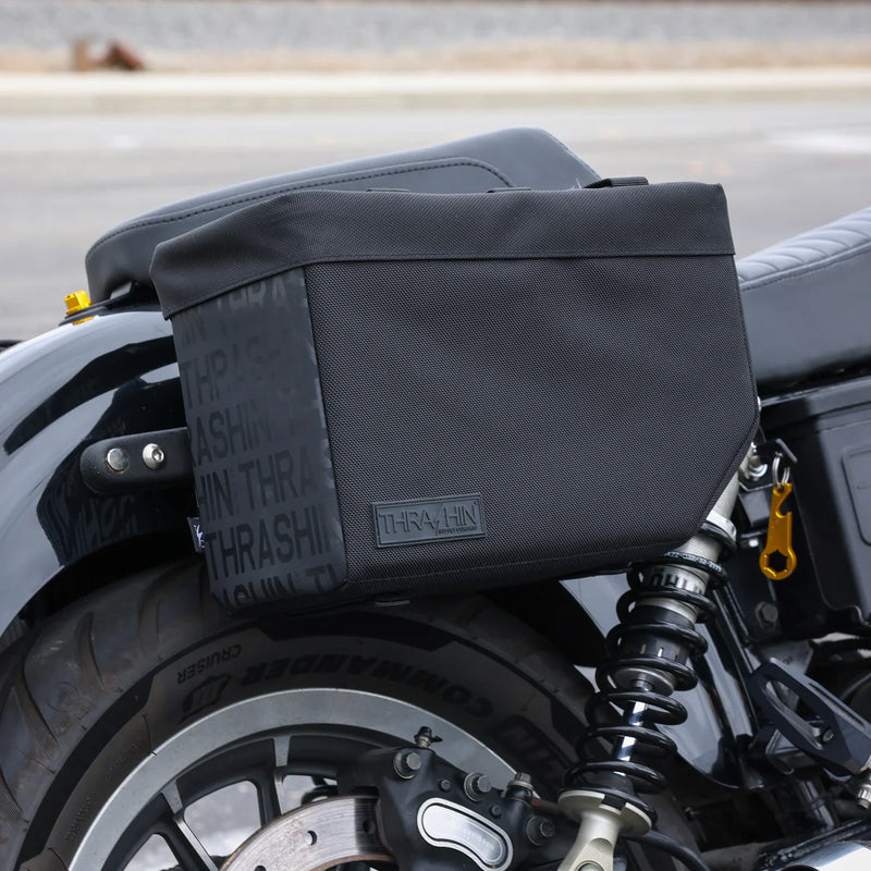 Thrashin Supply Escape Base 18L Juego de alforjas para motocicleta tipo throw-over