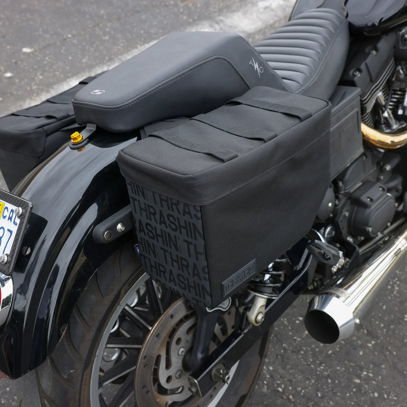 Thrashin Supply Escape Base 18L Juego de alforjas para motocicleta tipo throw-over