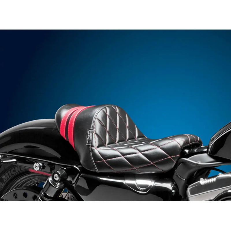 Le Pera Stubs Spoiler Solo Seat for Harley 04-22 XL Sportster (excl. 07-09 XL Sportster) / Diamond Black / Red  - Customhoj