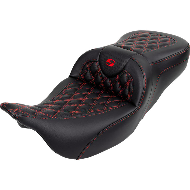 Saddlemen Roadsofa Lattice Stitch Seat for Harley 08-25 Touring (excl. 23-25 CVO; 24-25 Road Glide / Street Glide) / Black / Red / Without heating / With backrest  - Customhoj